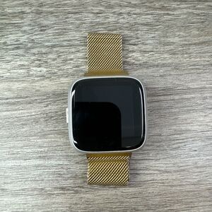 Fitbit Versa Lite Watch Activity Tracker Men Women Silver Small FB415 NO Charger